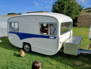 Two beautiful young ladies come into my camp site and showed me their caravan that the two of them renovated from a reck it was beautiful well done girls hope to see you again